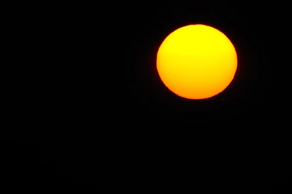 Aurinko auringonnousun suuri näkymä yksityiskohta — kuvapankkivalokuva