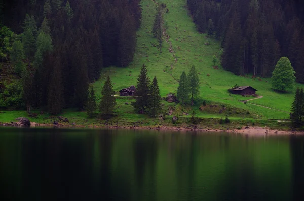 Lago con alm — Foto de Stock