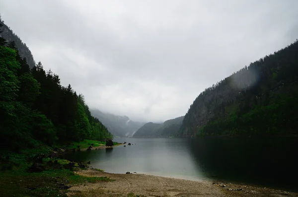 Lago com nevoeiro — Fotografia de Stock