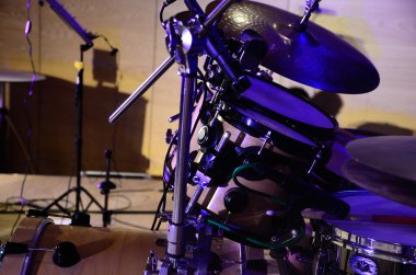 Sahne Alanı'nda davul