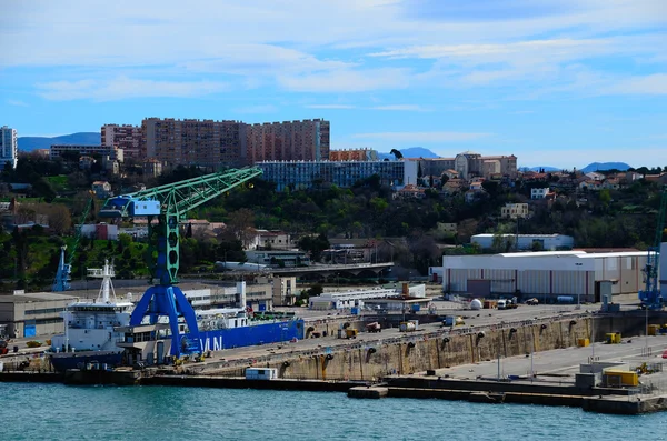 Grúas y dique seco en el puerto de Marsella — Foto de Stock