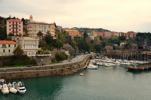 Barcos y carreteras en Savona — Foto de Stock