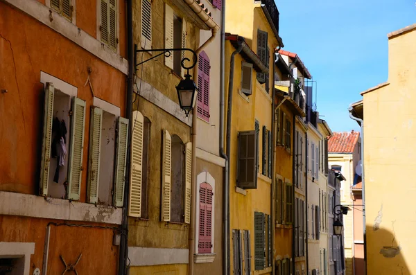 Vackra färgglada gamla stan i marseille — Stockfoto