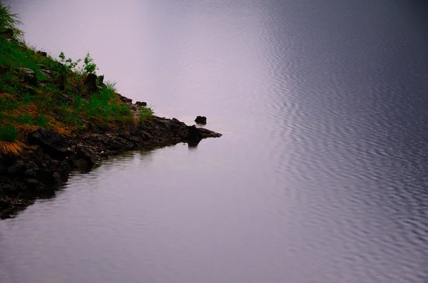 Costa no lago — Fotografia de Stock
