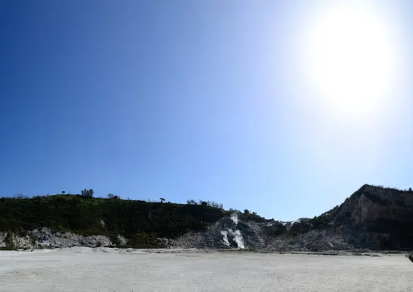 Viejo cráter de humo panorama — Foto de Stock