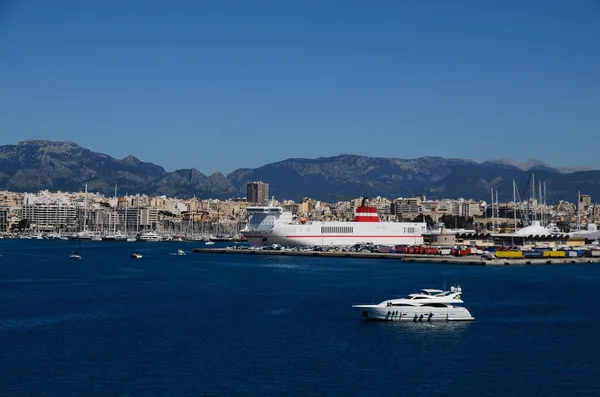 Puerto de Mallorca con barcos — Foto de Stock