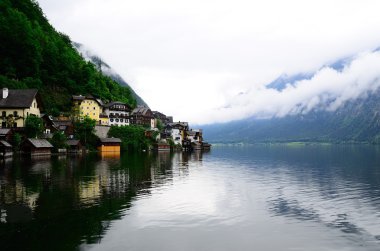 Hallstatt Gölü ve evleri