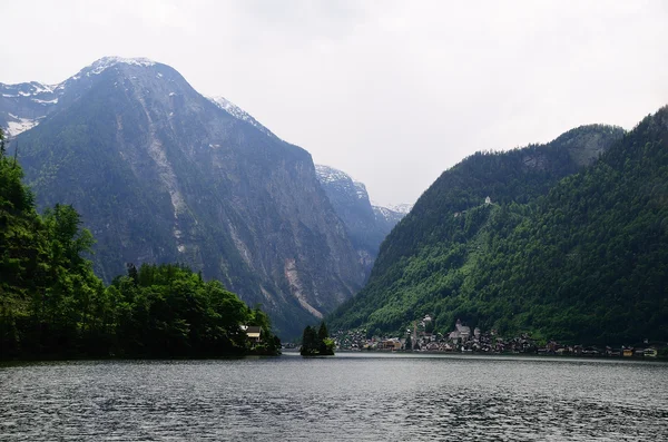 Meer van Hallstatt en bergen — Stockfoto