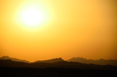 Gün batımında güzel dağlar