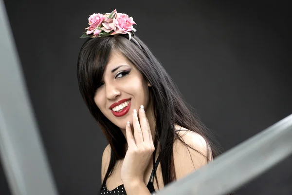 Bela mulher glamour sorrindo — Fotografia de Stock