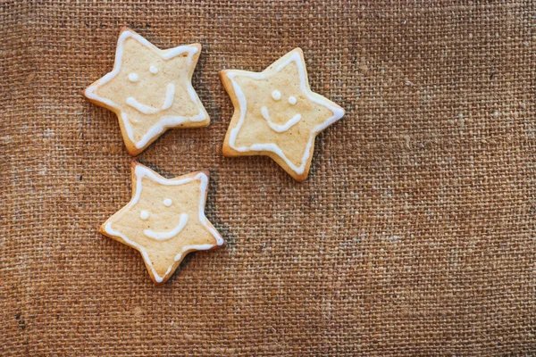 Tres galletas de Navidad en la textura de lino — Foto de Stock