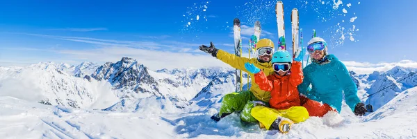 Šťastná Rodina Užívá Zimní Dovolenou Horách Val Thorens Údolí Francie — Stock fotografie