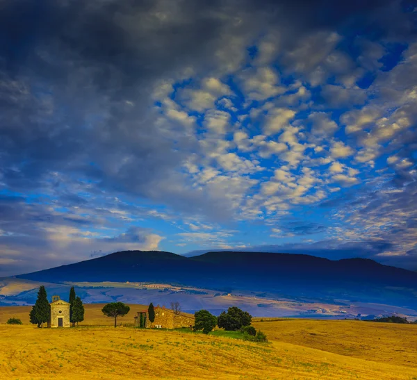 Toscana paisaje colinas y prados, San Quirico di Orcia, Toscana — Foto de Stock