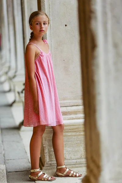 Portrait of fashion girl in Venice, Italy — Stock Photo, Image