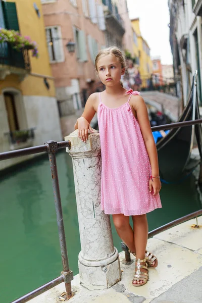 Portrait of fashion girl in Venice, Italy — Stock Photo, Image