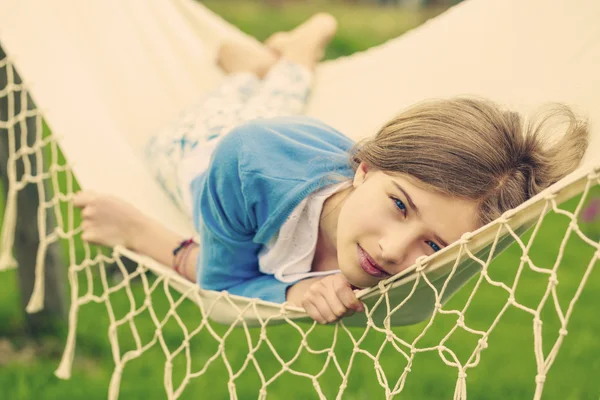 Girl in the hammock — Stock Photo, Image