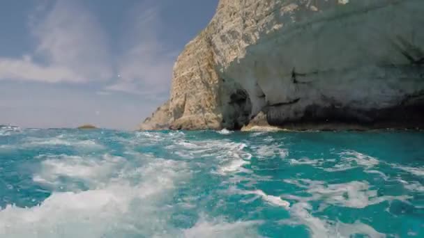 Закінф, Греція - морський круїз синій печери — стокове відео