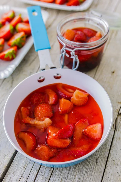 Fresh strawberries in the kitchen — Stock Photo, Image