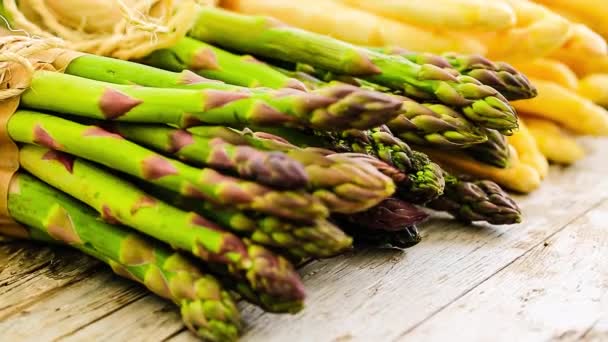 Asparagus - bunches of white and green asparagus — Stock Video