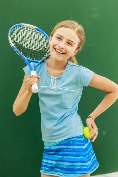 Tenis - güzel genç kız tenis oyuncusu — Stok fotoğraf