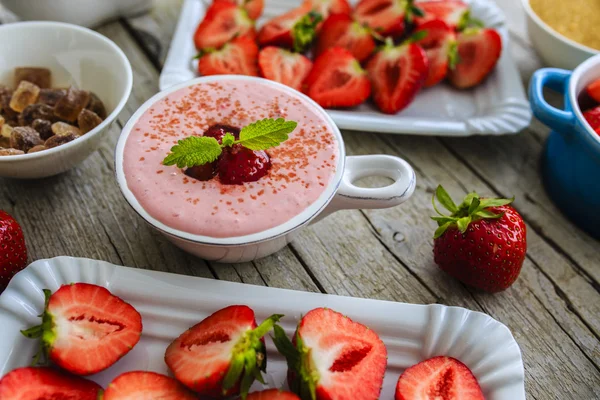 Strawberries - fresh strawberries in the kitchen, seasonal delig — Stock Photo, Image