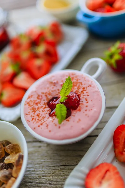 Strawberries - fresh strawberries in the kitchen, seasonal delig — Stock Photo, Image