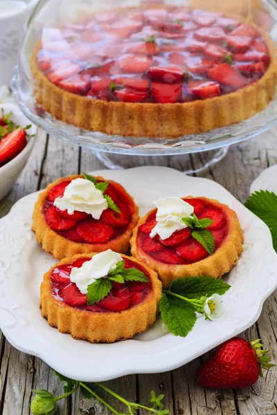딸기-딸기, 타르트, 케이크의 즐거움 — 스톡 사진