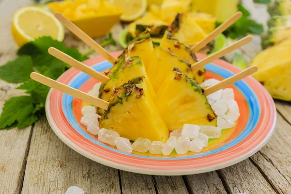 Pineaple - lekkernijen met ananas — Stockfoto