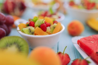 meyve salatası - diyet, sağlıklı kahvaltı, ağırlık kaybı kavramı