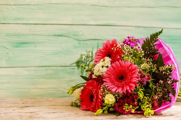 Strauß bunter Blumen — Stockfoto