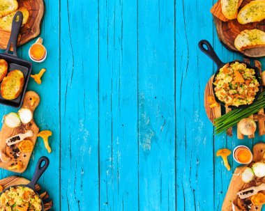 sahanda yumurta kızarmış chanterelles ile