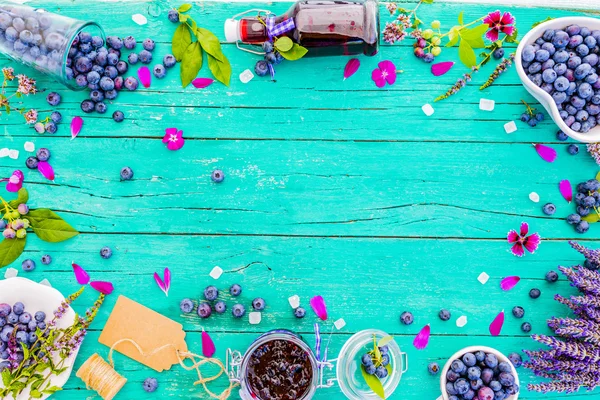 블루베리-블루베리 신선한 과일 및 홈메이드 잼, 프레임 — 스톡 사진