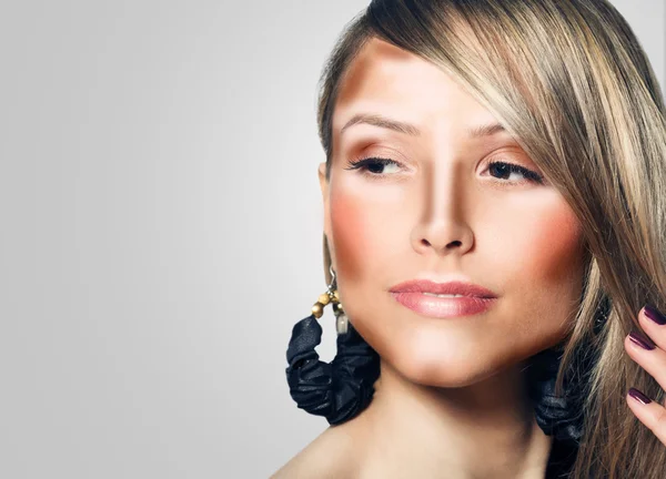 Make-up gezicht vrouw. Contour en Highlight make-up. — Stockfoto