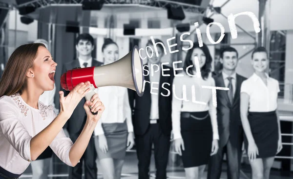 Biznes kobieta krzyczeć megafon — Zdjęcie stockowe