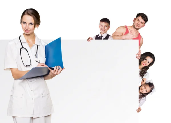 Familia en la cita con el médico —  Fotos de Stock