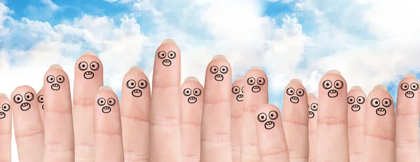 Veel vingers met getekende gezichten — Stockfoto