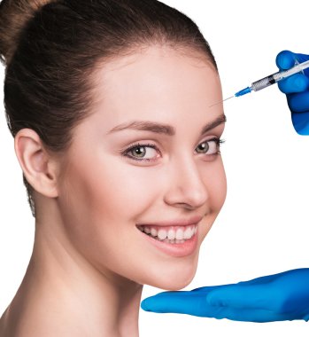 Genç kadın kozmetik enjeksiyon Başlarken