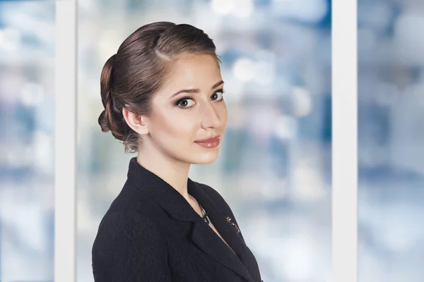 Young beautiful woman smiling — Stock Photo, Image