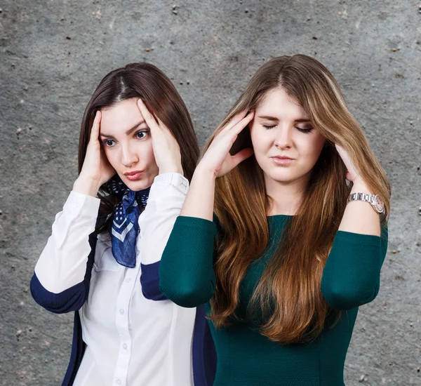 Zwei Frauen mit Kopfschmerzen — Stockfoto