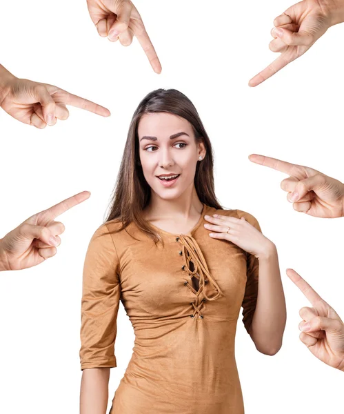 Viele Hände zeigen auf junge Frau — Stockfoto