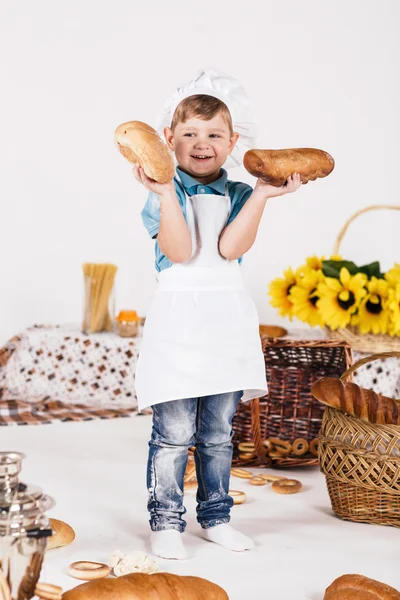 Boy chef cucina in cucina — Foto Stock