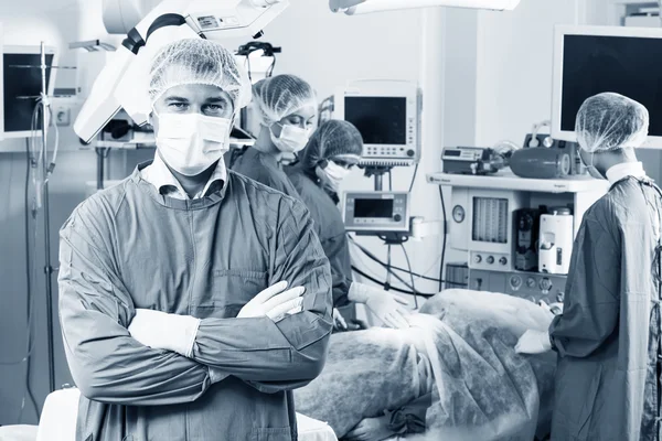 Surgery team operating — Stock Photo, Image