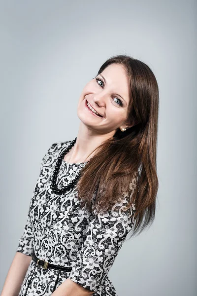 Jovem mulher bonita com sorriso — Fotografia de Stock