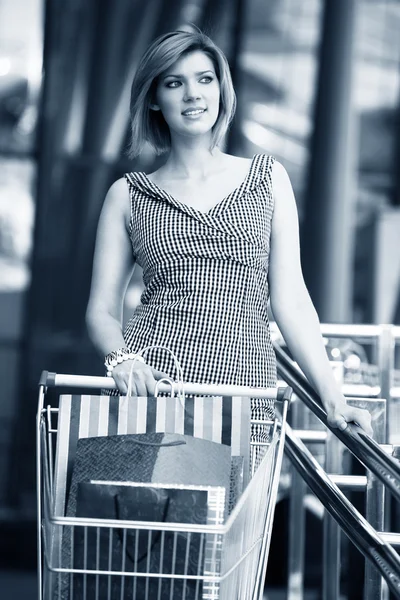 Beautiful blond with shopping cart — Stock Photo, Image