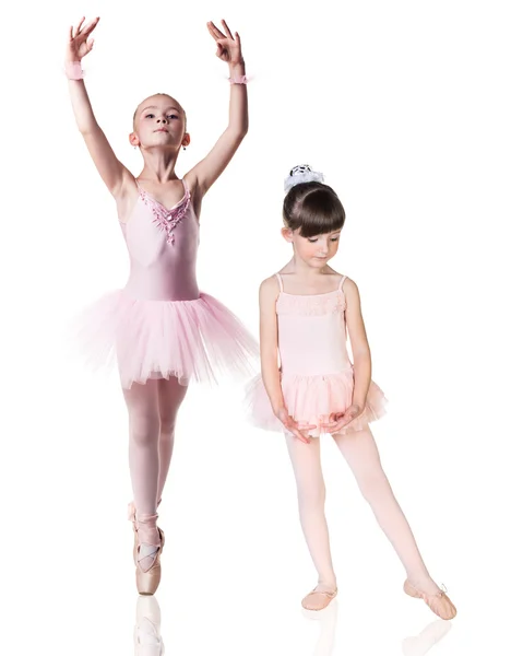 Zwei kleine Ballerinas geübt — Stockfoto