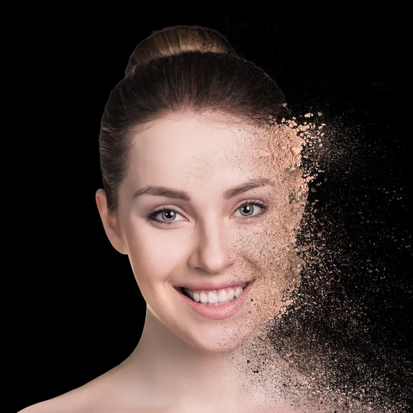 Mujer con cara de polvo desmenuzable —  Fotos de Stock