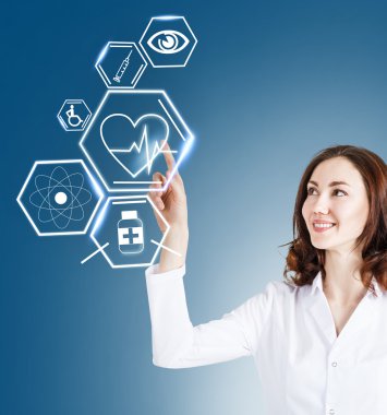 Kadın doktor sağlık kutsal kişilerin resmi ile çalışma