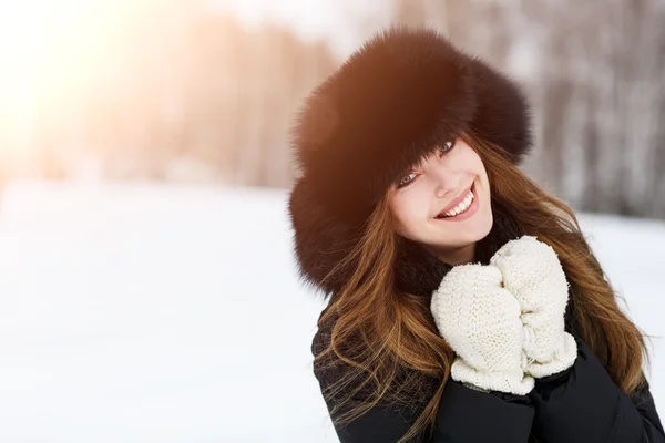 Jovem mulher retrato de inverno — Fotografia de Stock