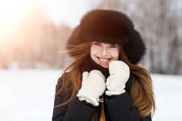 Jovem mulher retrato de inverno — Fotografia de Stock