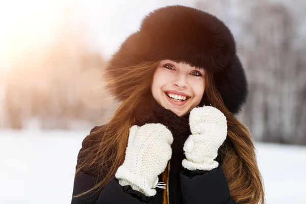 Jovem mulher retrato de inverno — Fotografia de Stock